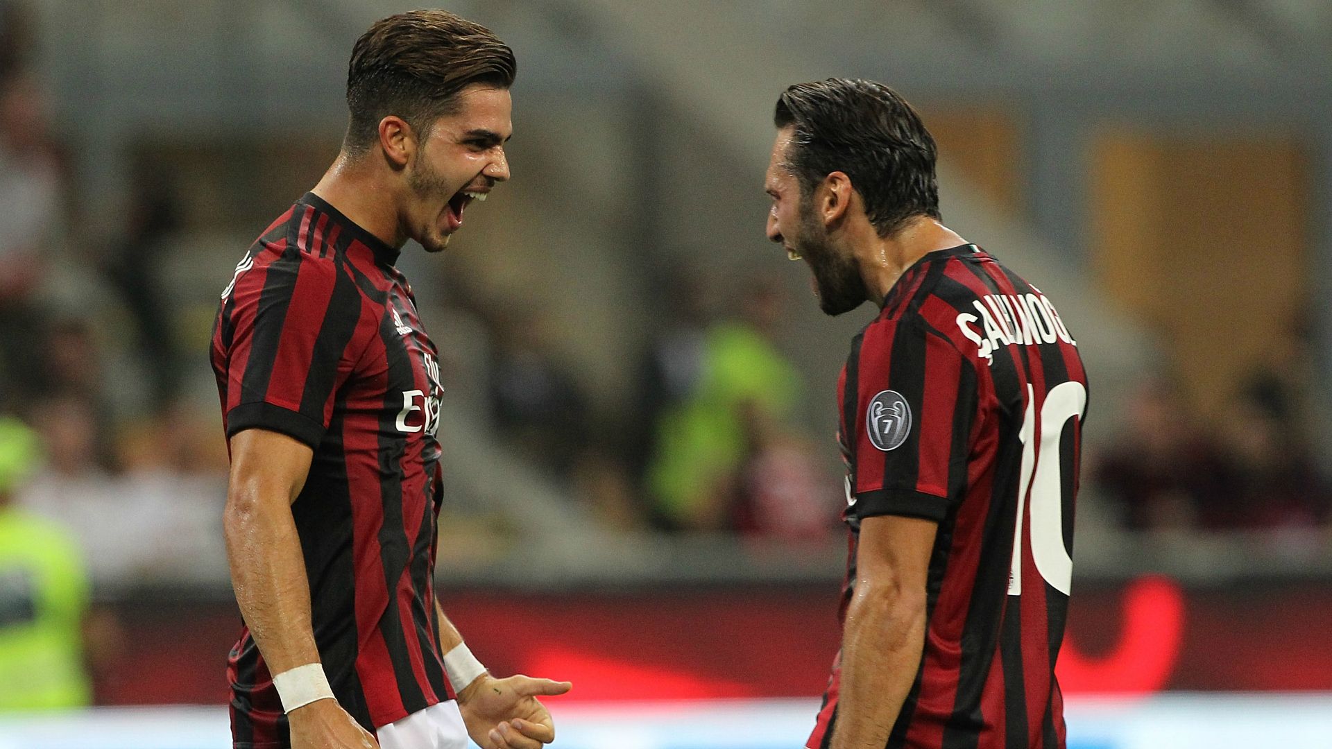 Andrè Silva Calhanoglu Milan Europa League