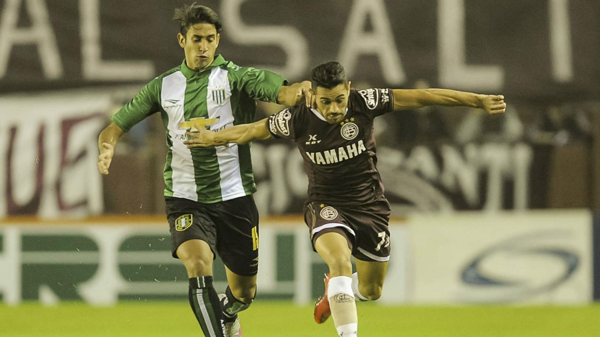 Emanuel Cecchini Lautaro Acosta Lanus Banfield 23042016