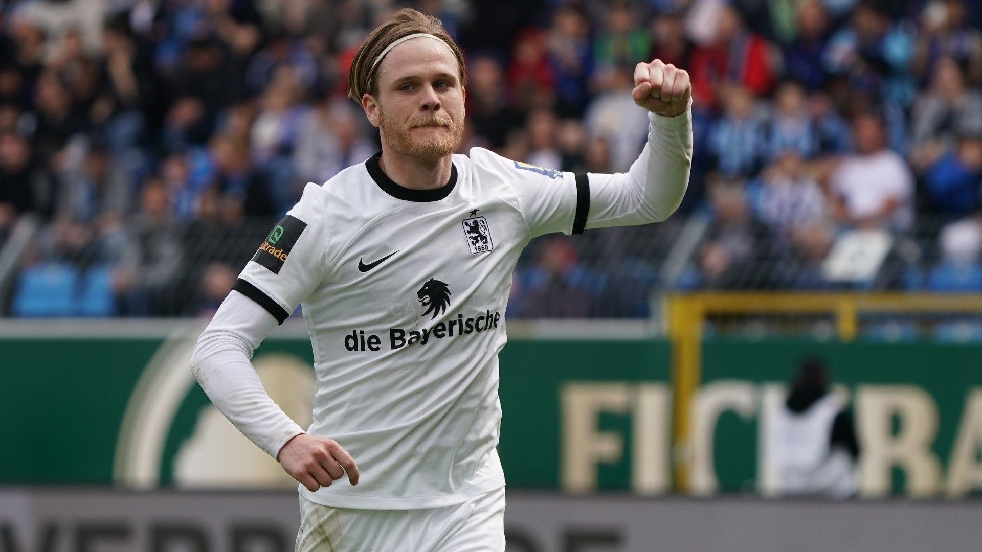 Thore Jacobsen of TSV 1860 Muenchen celebrate