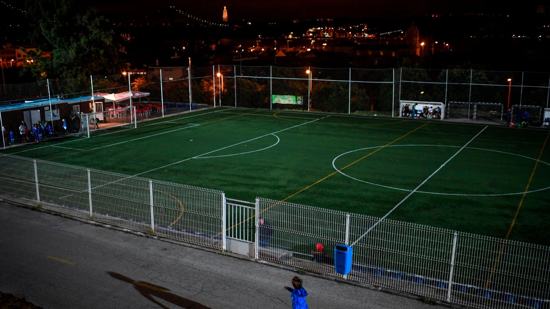 campo da calcio allenamento vuoto