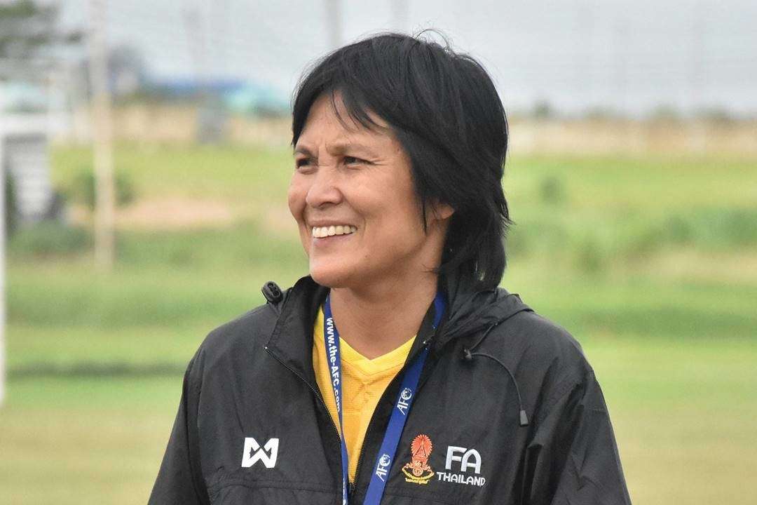 แพรว สีหมากสุก