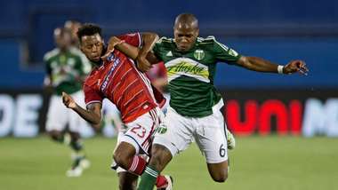 Kellyn Acosta Darlington Nagbe MLS 05112016