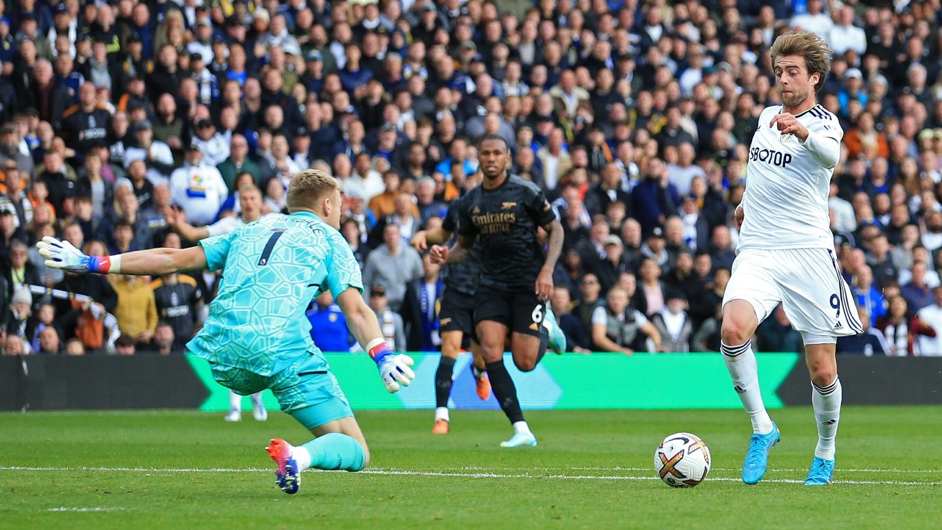 Aaron Ramsdale Patrick Bamford Arsenal Leeds 2022-23