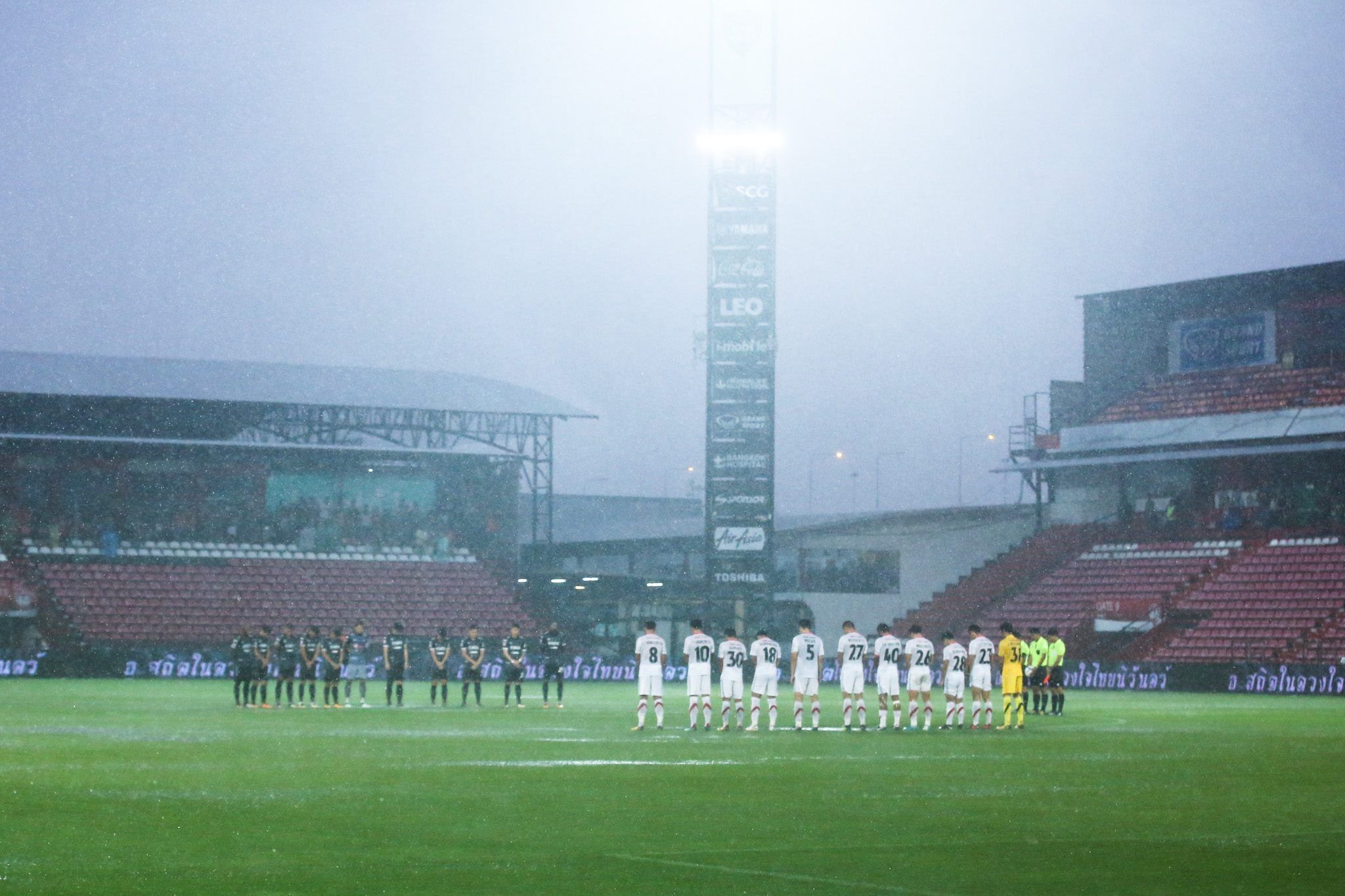 IN PICTURES: เมืองทอง-ไทยฮอนด้า เลื่อนการแข่งขัน