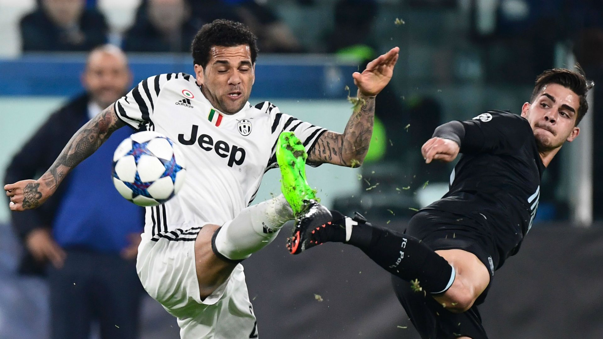 Daniel Alves Juventus x Porto Champions League 14 03 2017