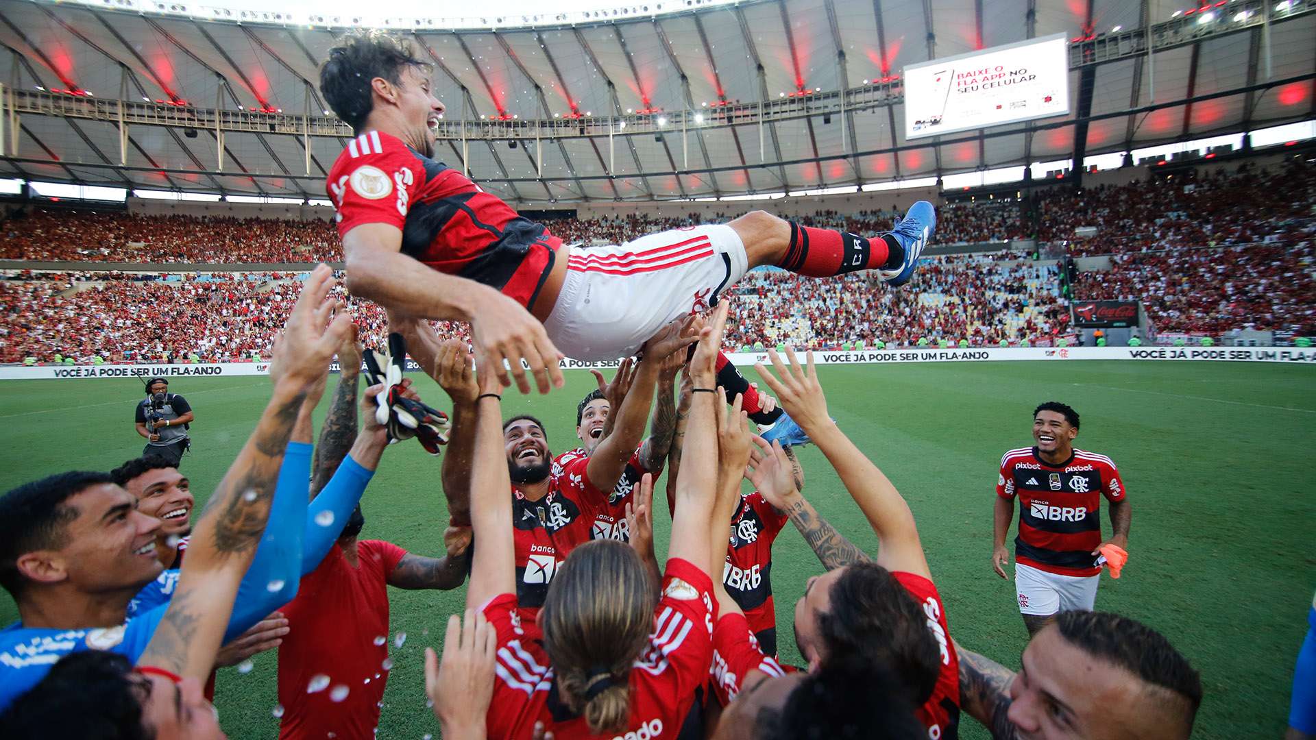 Rodrigo Caio se despede do Flamengo