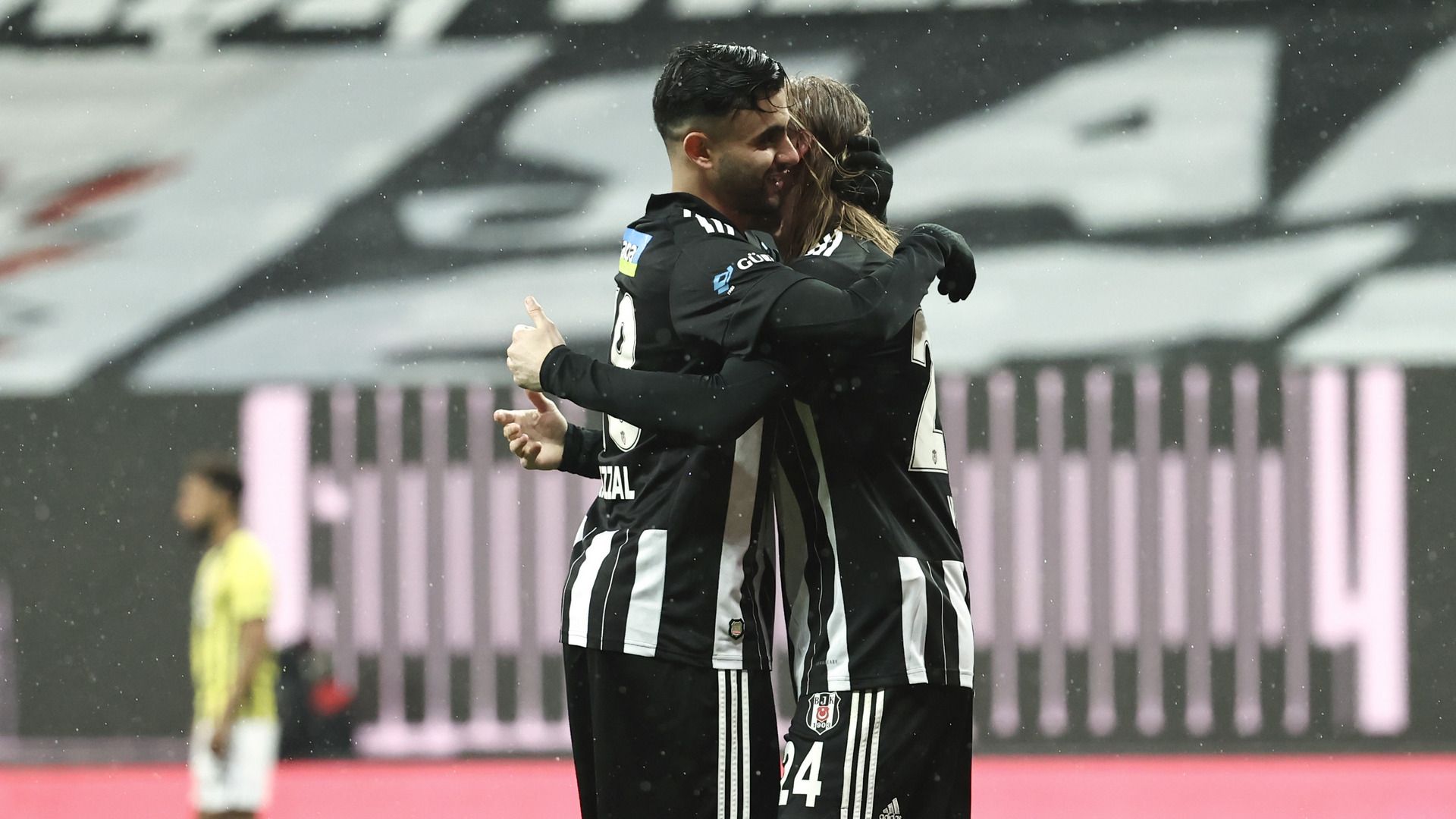 Rachid Ghezzal Domagoj Vida Besiktas