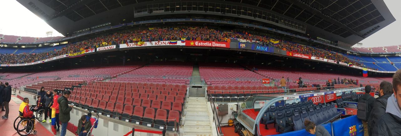 Colombianos en la presentación de Yerry Mina