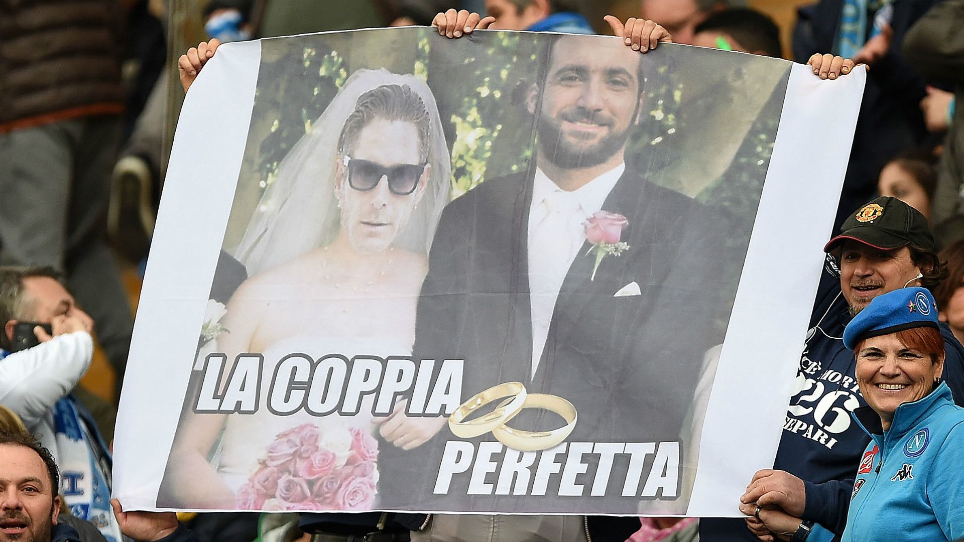 Striscione Higuain Napoli Juventus