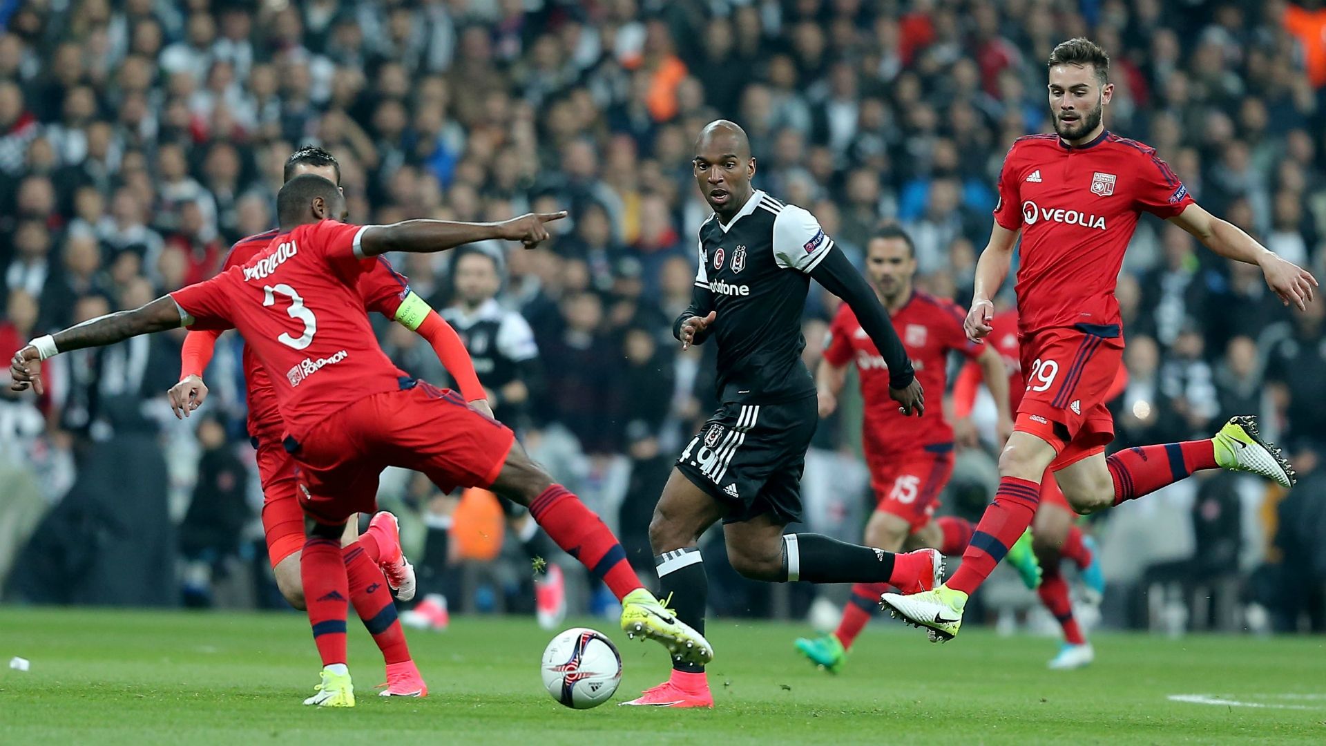 Ryan Babel Besiktas Lyon UEL 04202017