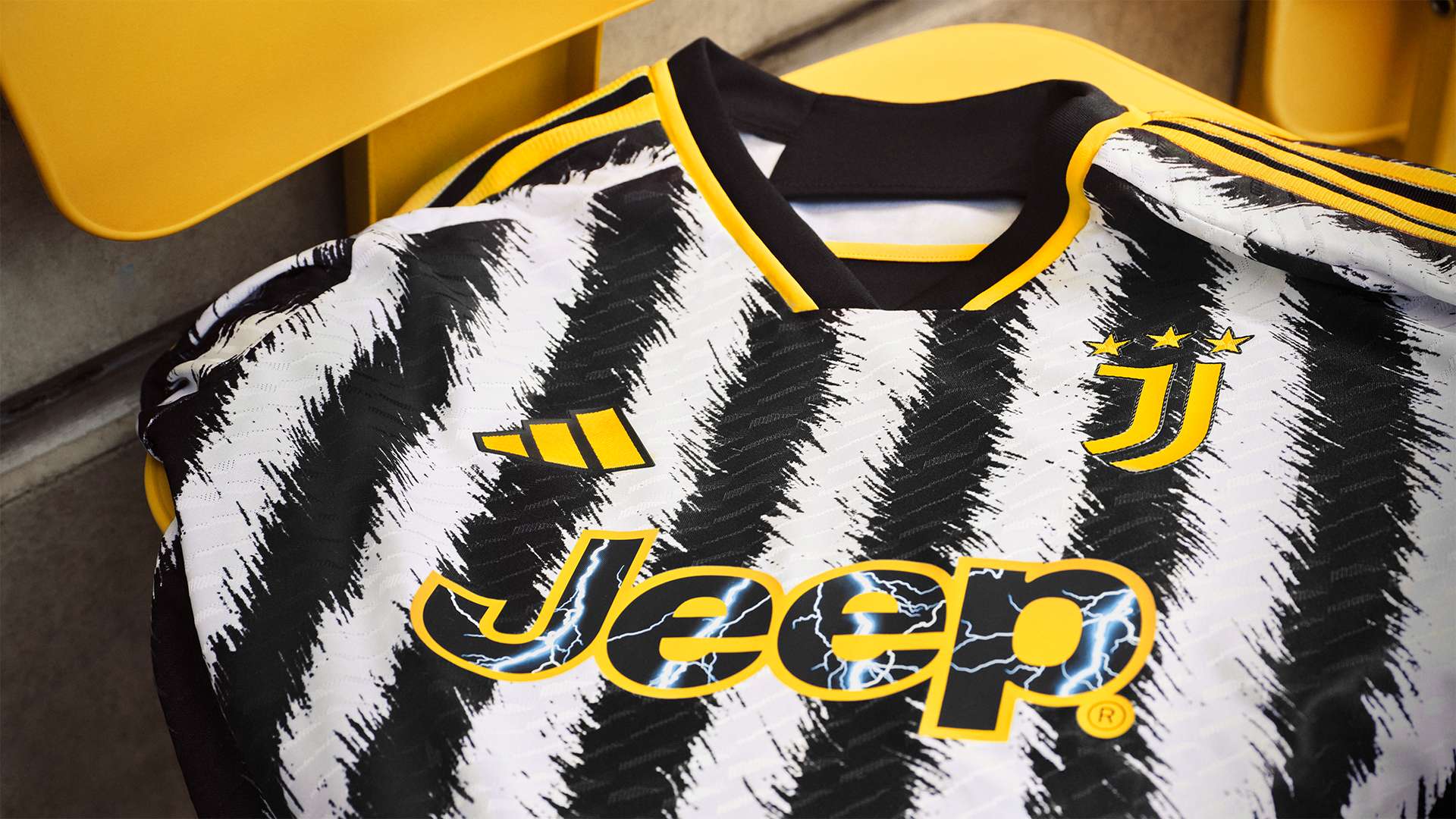 Juventus 2023-24 home kit -closer look