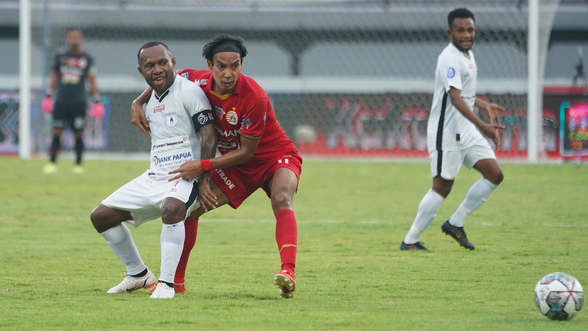 Persija vs Persipura - Yohanes Pahabol vs Novri Setiawan