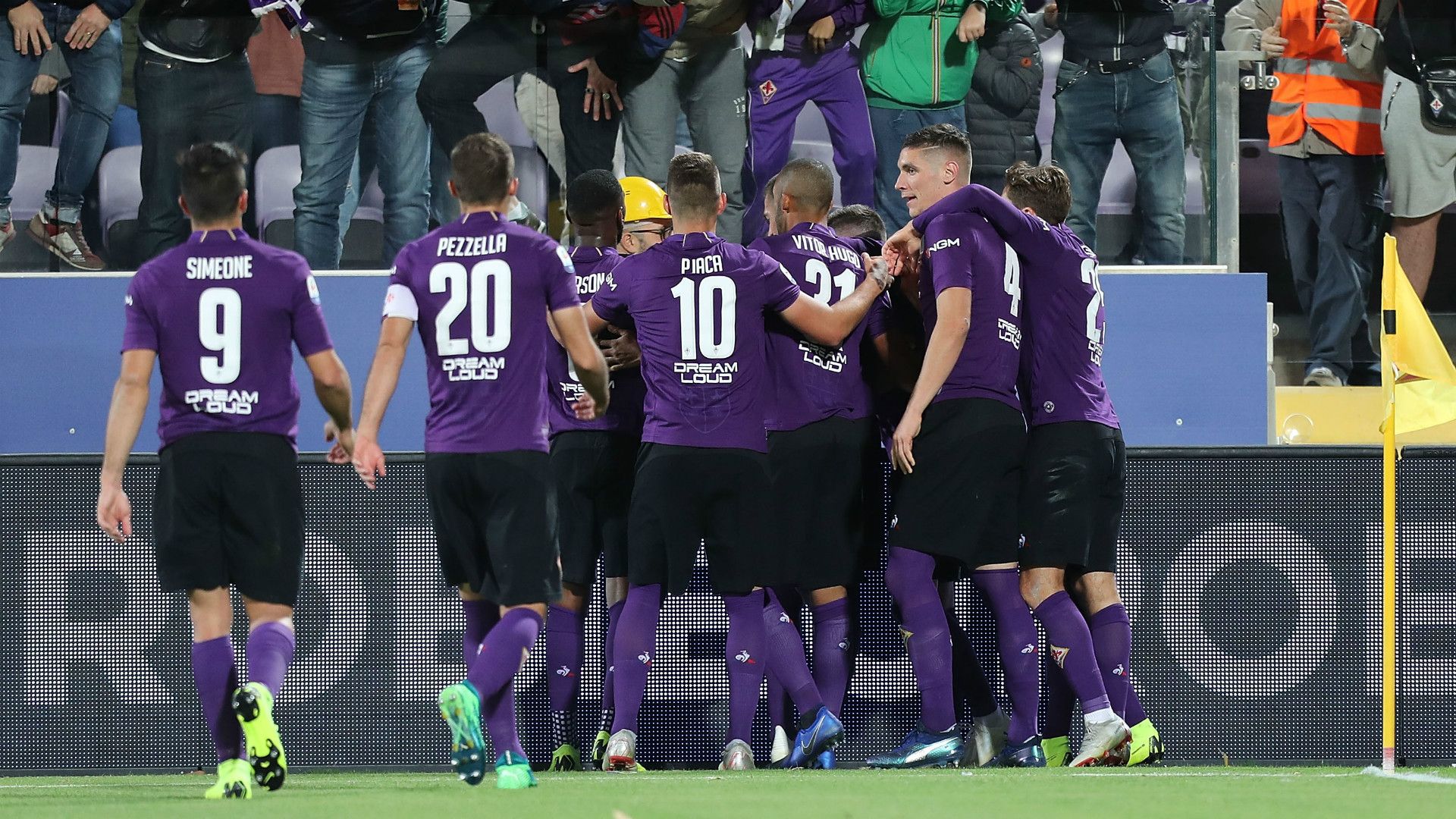Fiorentina celebrating Serie A