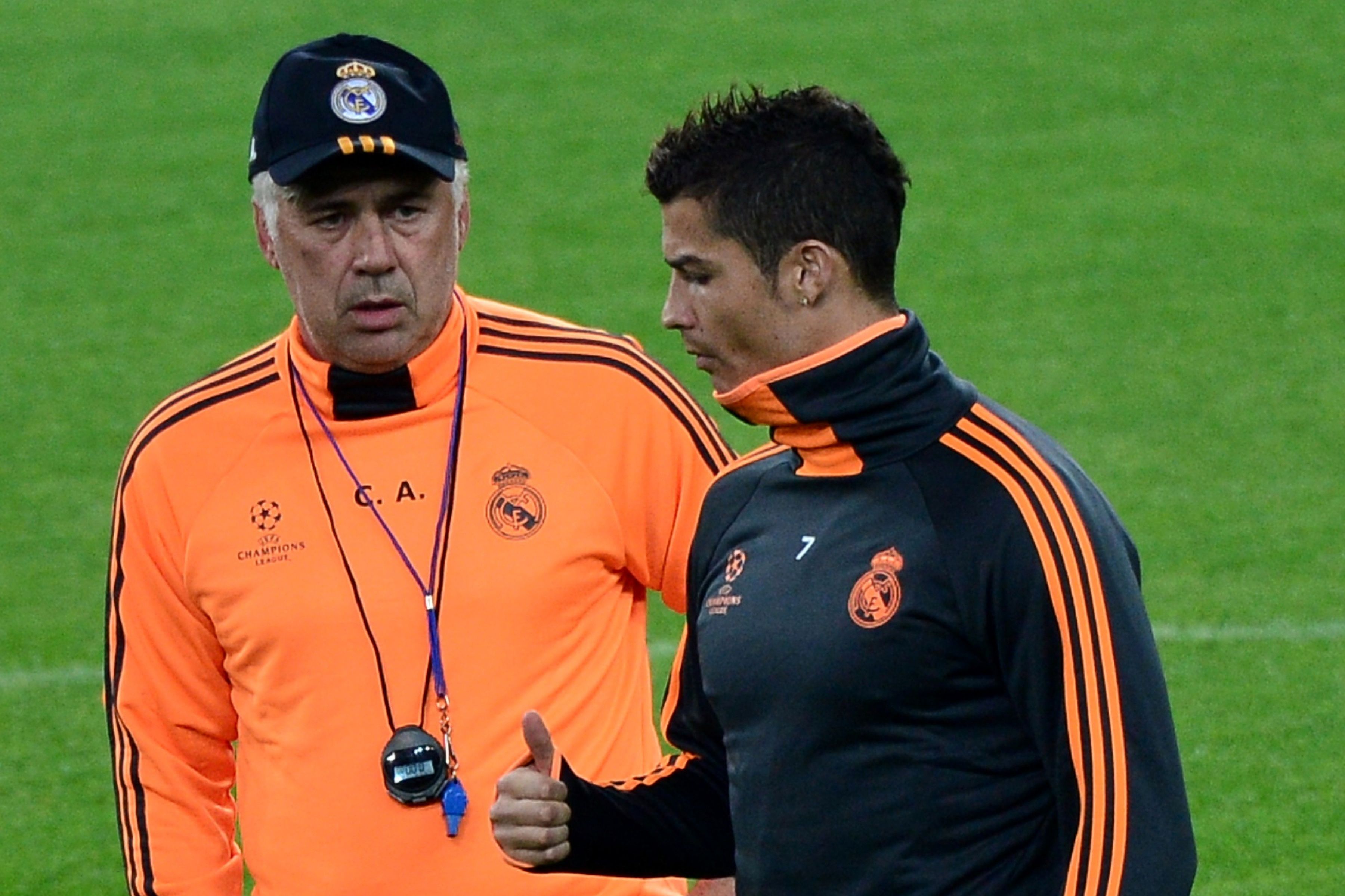 Real Madrid coach Carlo Ancelotti (L) and Cristiano Ronaldo