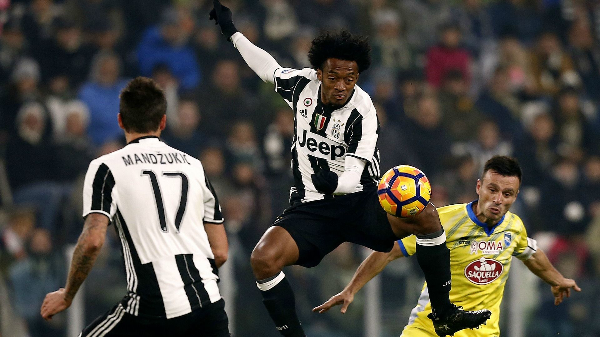 Juan Cuadrado Mario Mandzukic Juventus Pescara Serie A