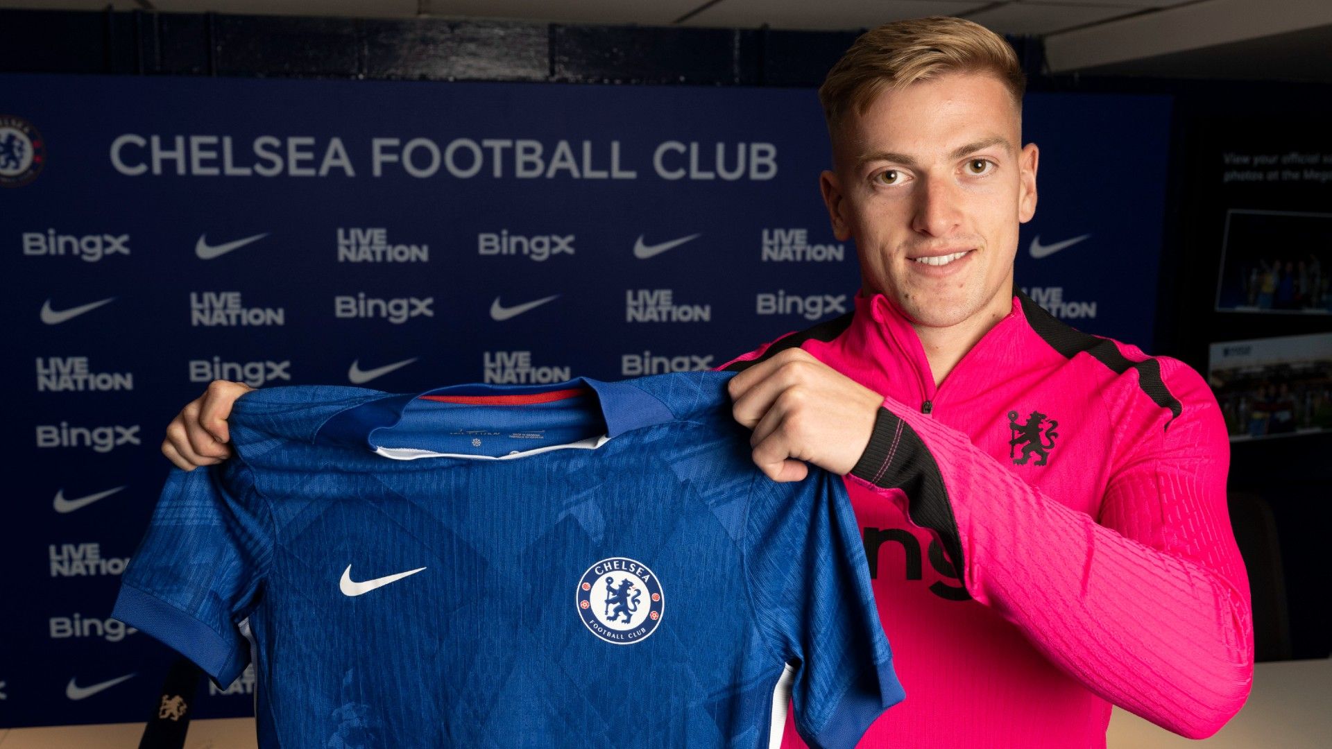 Il Chelsea annuncia l'acquisto di Liam Delap dall'Ipswich Town per 30 milioni di sterline.
