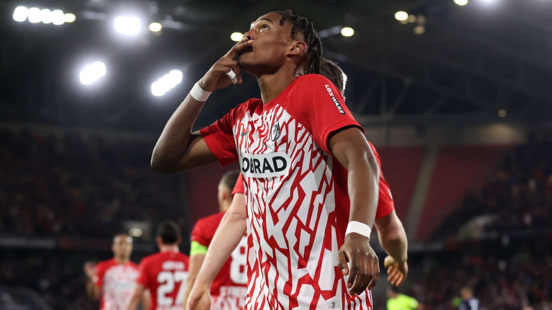 Junior Adamu of Sport-Club Freiburg celebrates