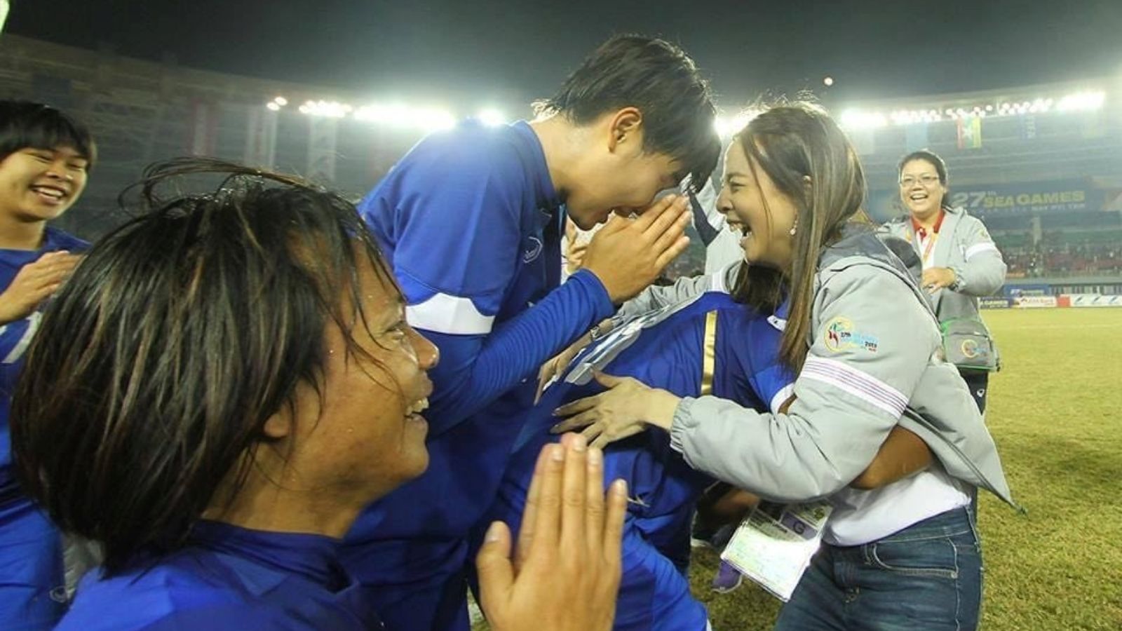 นวลพรรณ ล่ำซำ