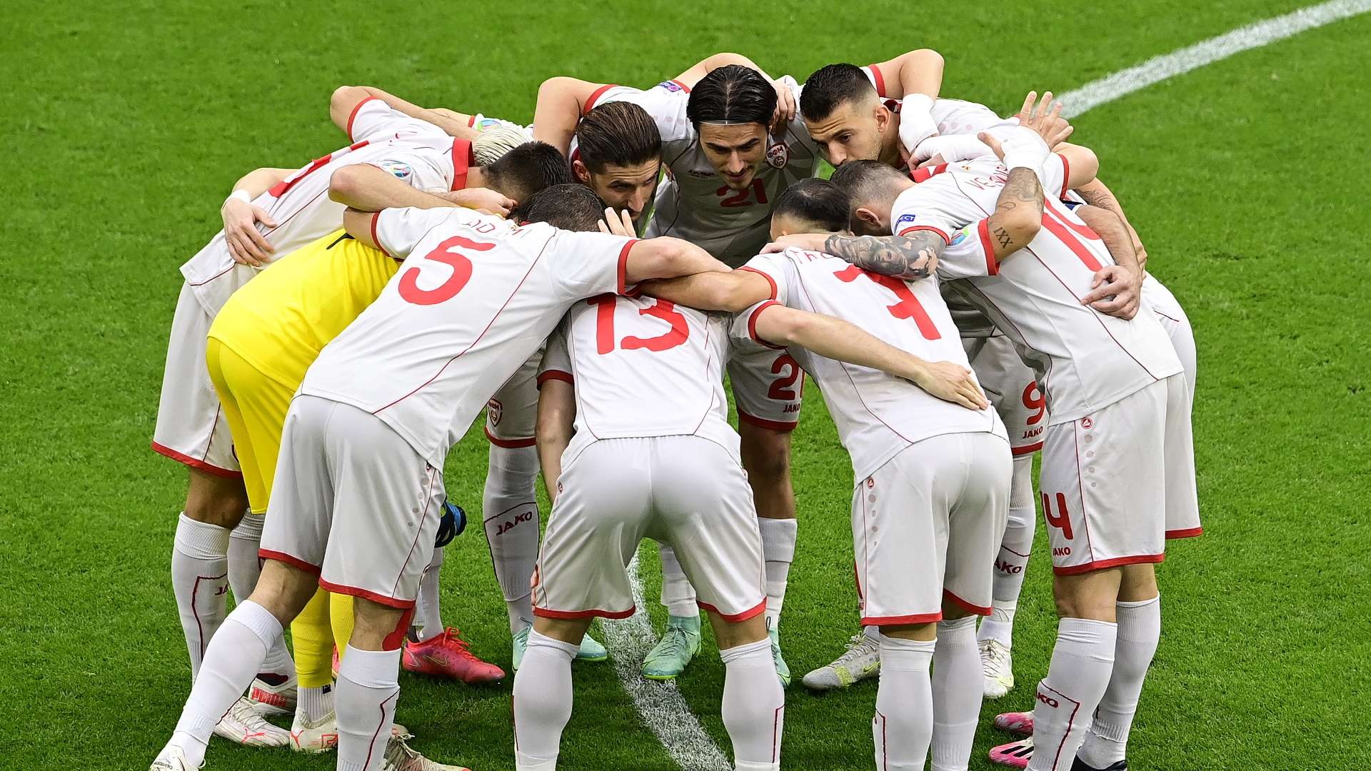 Macedonia huddle