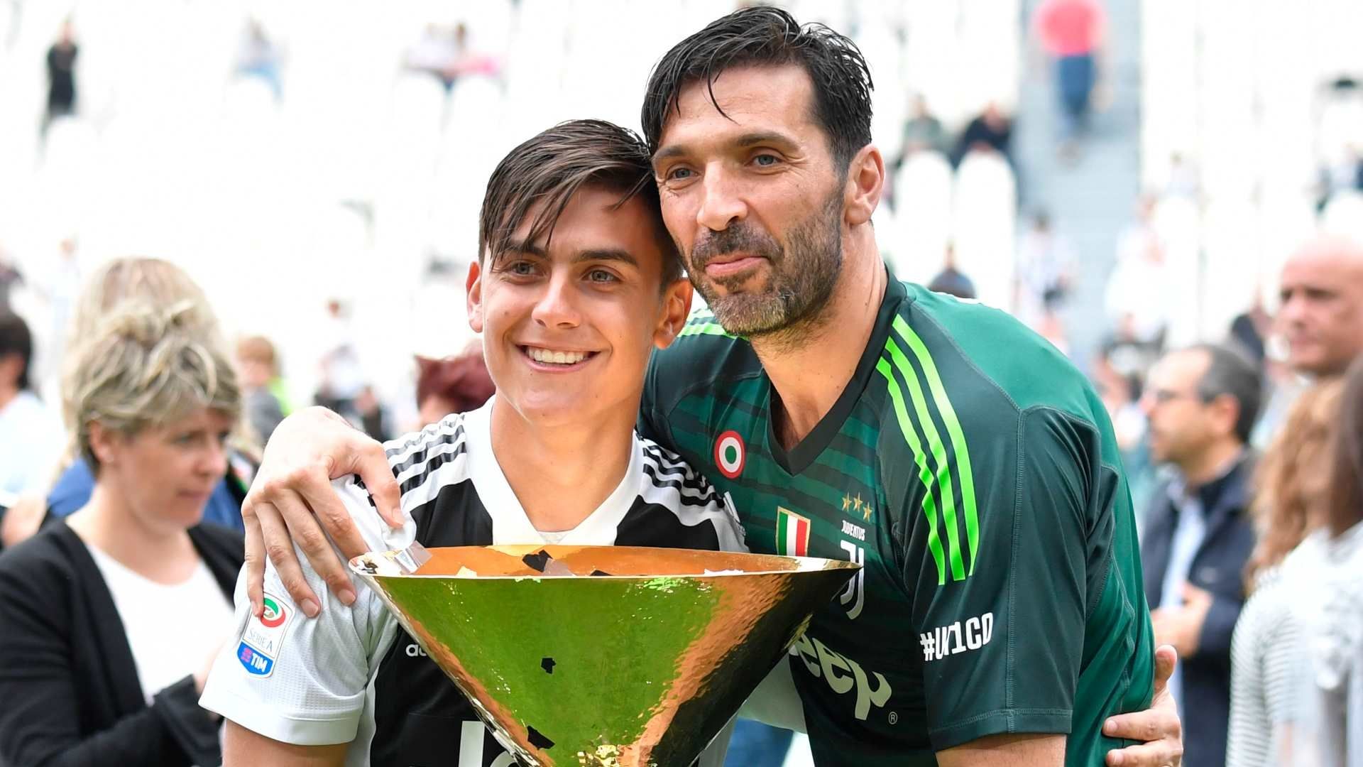 2022-10-11-2018-juventus-dybala-buffon