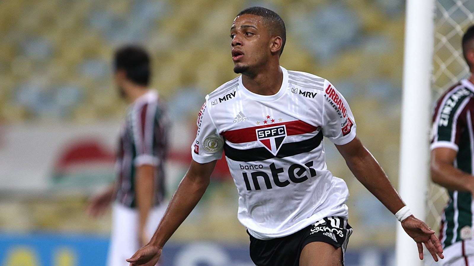 Brenner, do São Paulo, comemora gol contra Fluminense no Maracanã