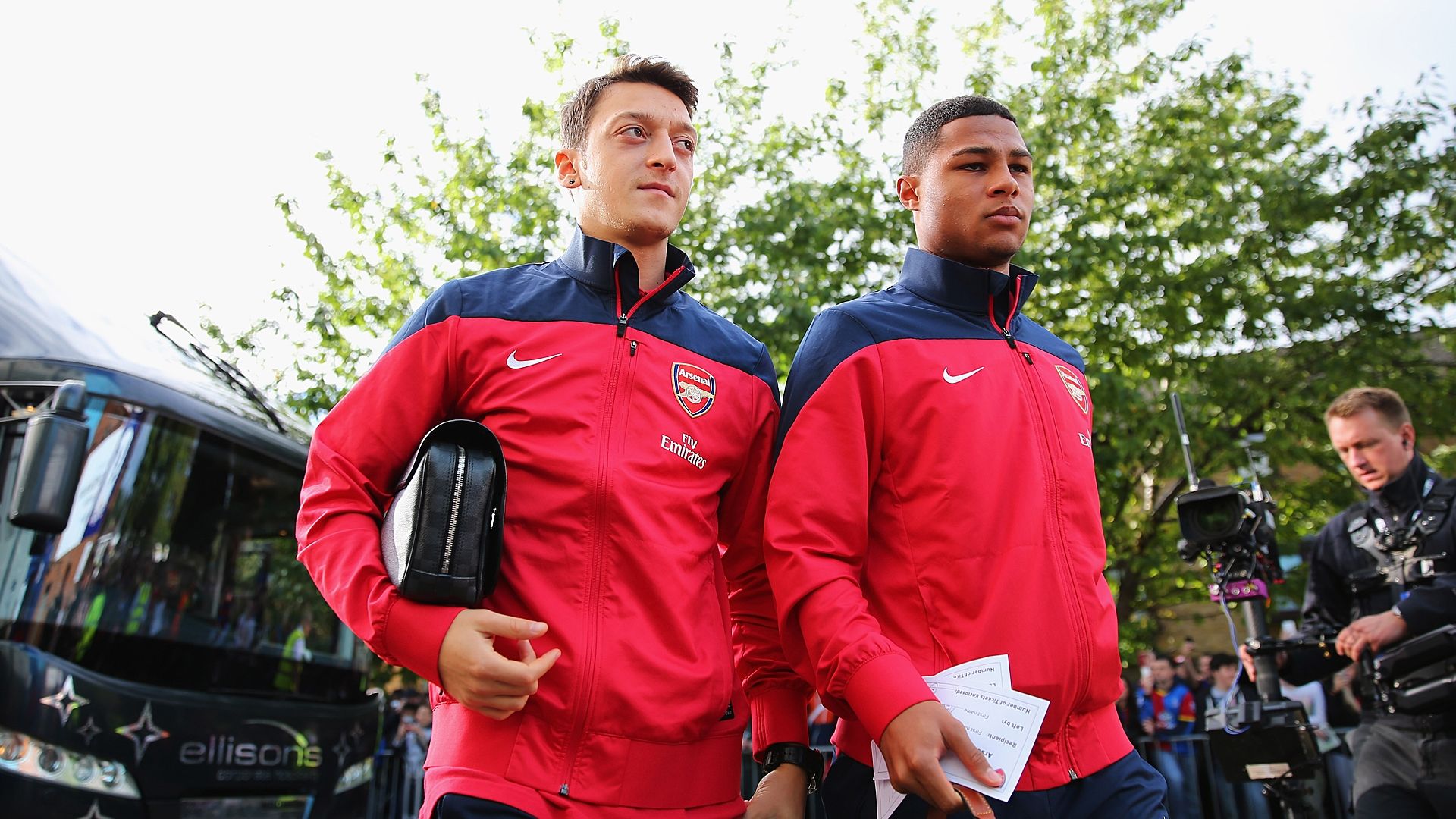 Mesut Özil Serge Gnabry