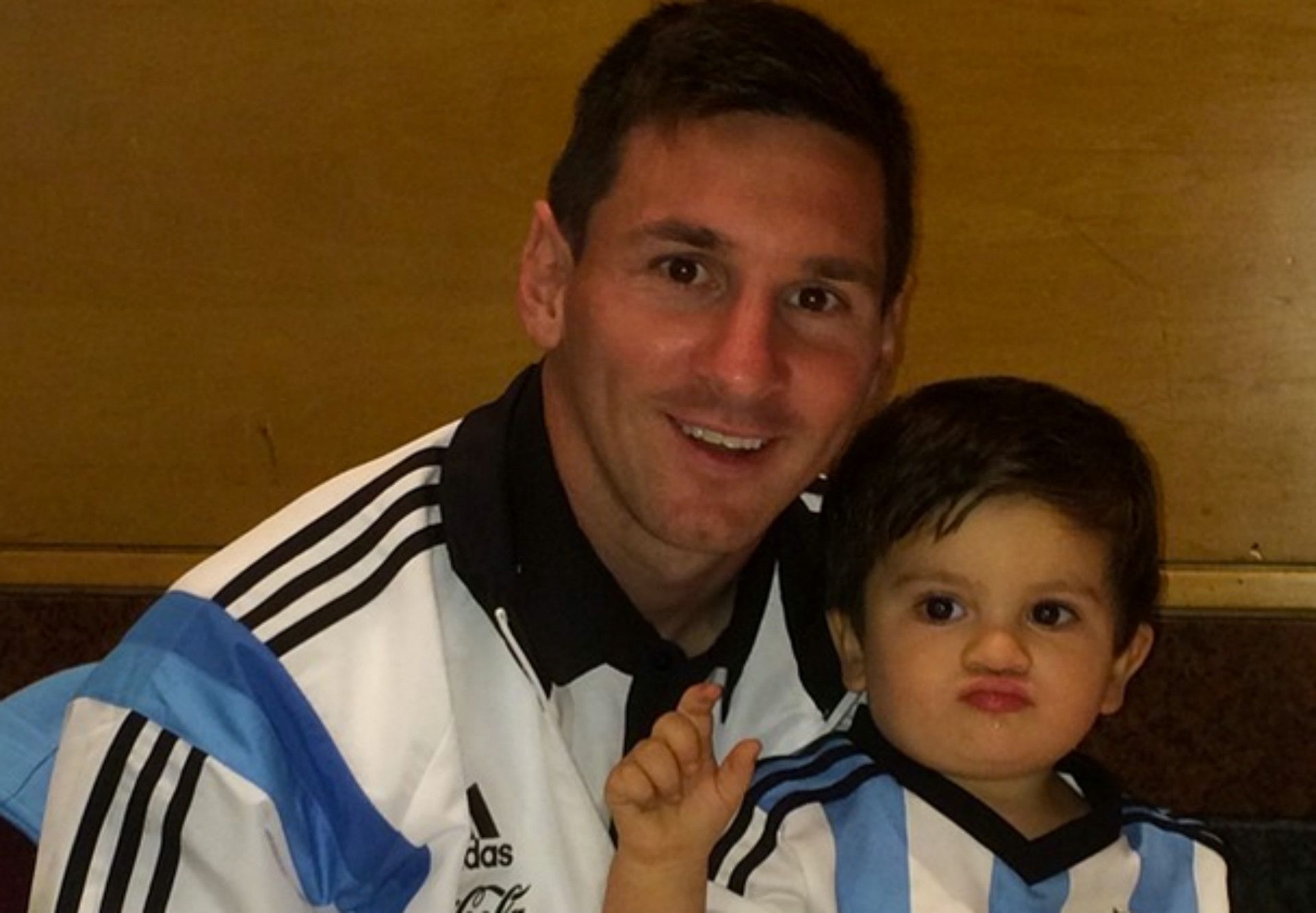 LIONEL MESSI THIAGO MESSI ARGENTINA