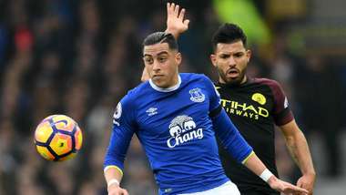 Ramiro Funes Mori Sergio Aguero Everton Manchester City Premier League 15012017