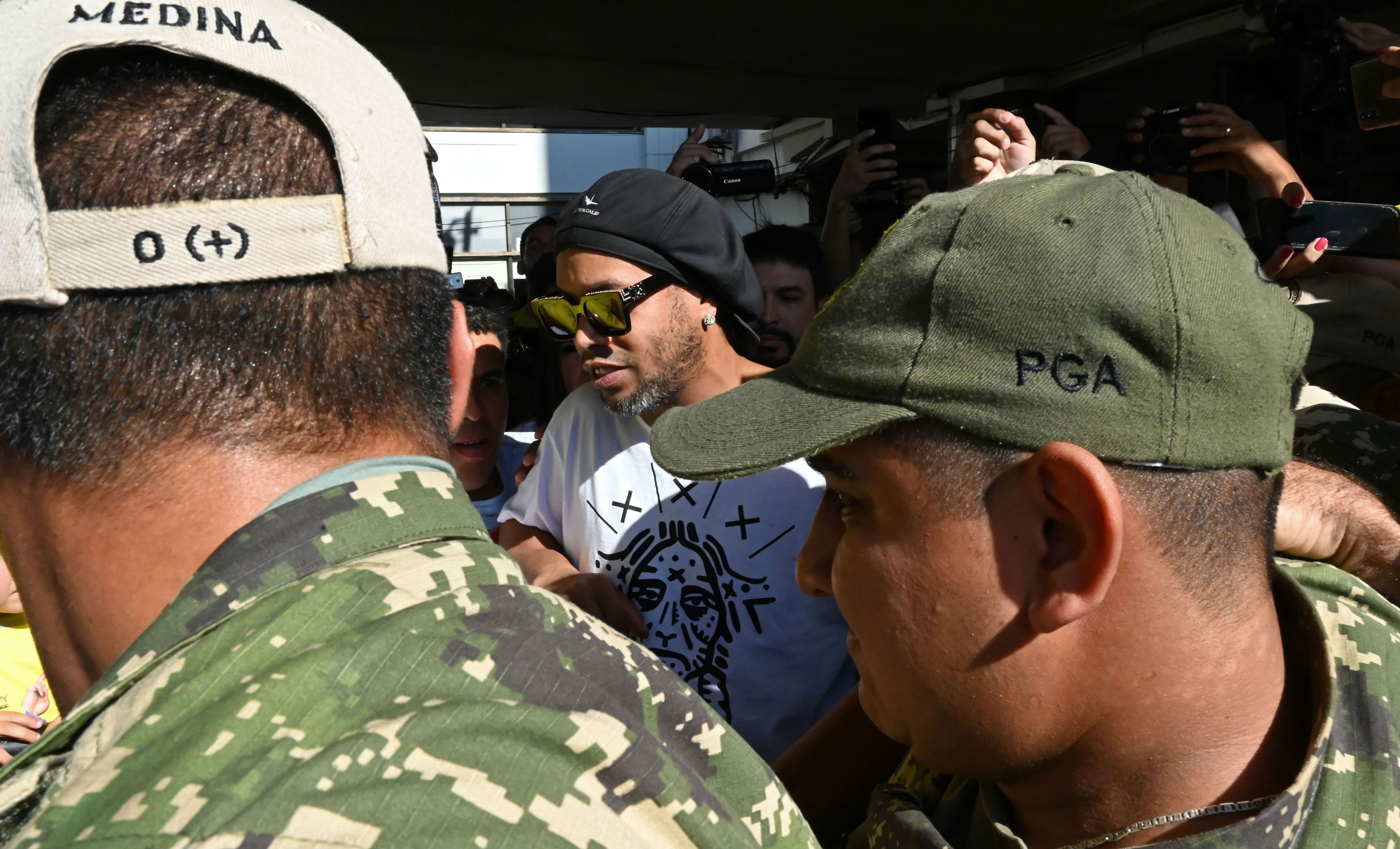 Ronaldinho Detenido (Paraguay) 05-03-20