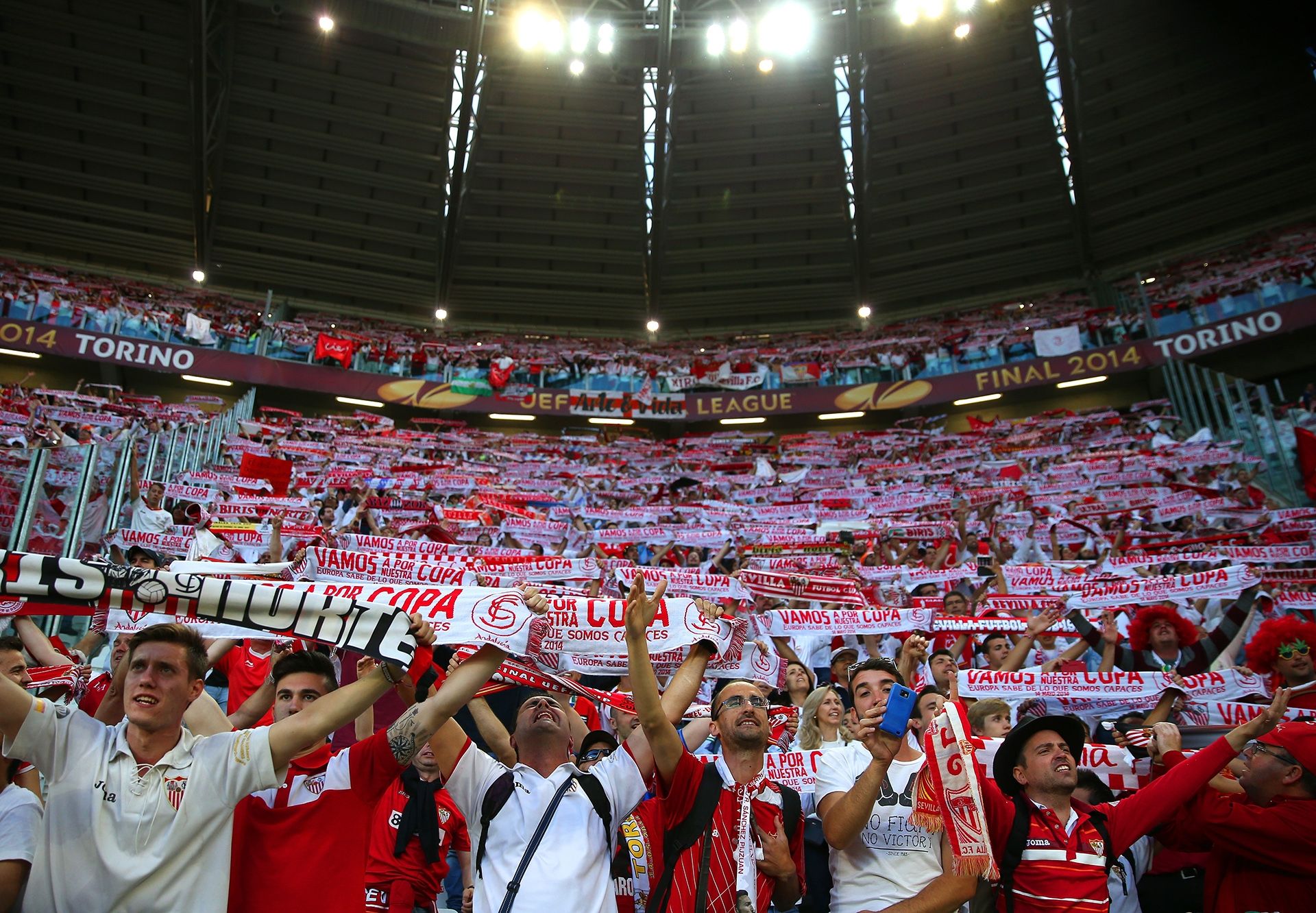 Sevilla fans Europa League final 05142014