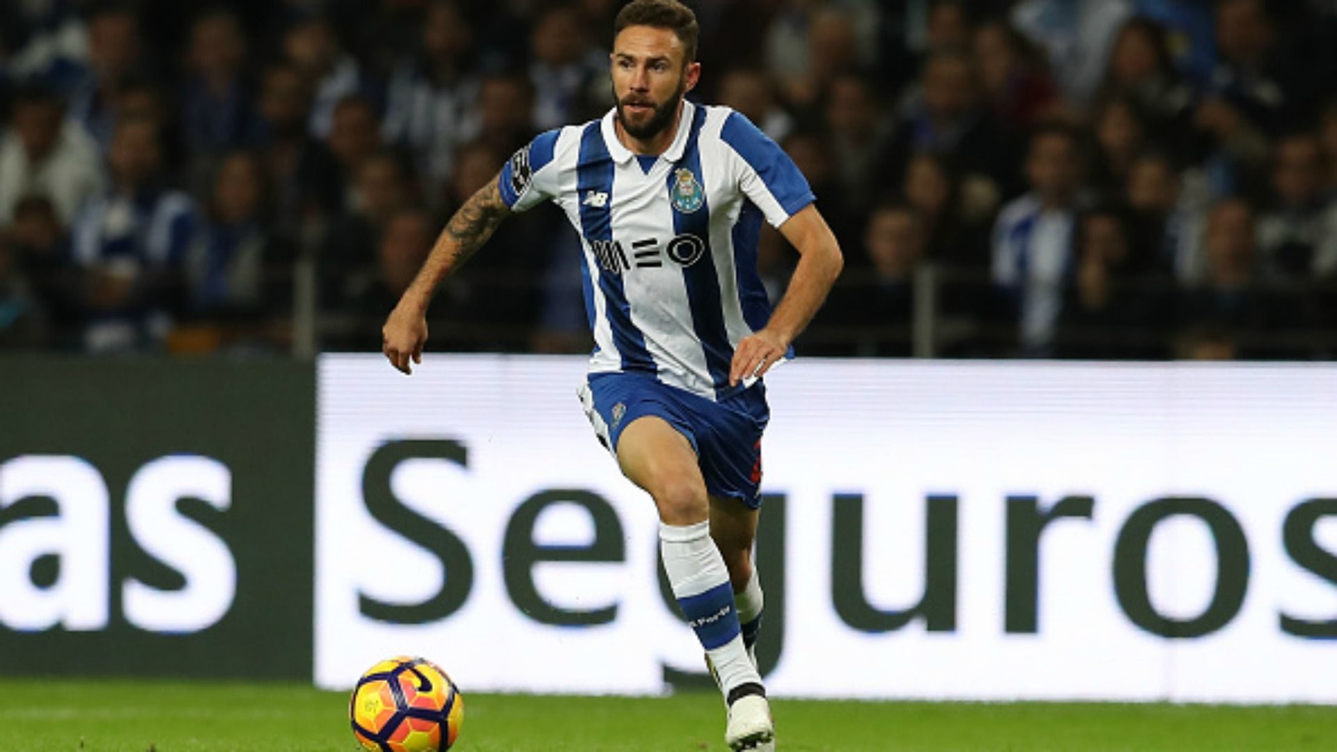 Miguel Layún, Porto, 211116