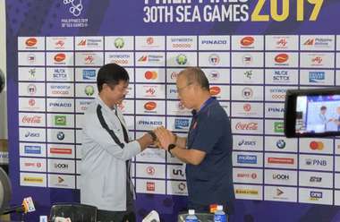 HLV Park Hang-seo. Chung kết Sea Games 30. U22 Việt Nam vs U22 Indonesia. Nguyễn Tiến Linh. Kết quả U22 Việt Nam 4-0 U22 Campuchia. Đức Chinh phát biểu gì về đối thủ Indonesia. Highlights U22 Việt Nam 4-0 U22 Campuchia. Đức Chinh lập hat-trick. Tiến Linh chấn thương. Văn Toản cản phá penalty thành công. Keo Sokpheng sút hỏng phạt đền. U22 Campuchia. Park Hang-seo. Felix Dalmas. Thành Chung nhận hai thẻ vàng. TRỰC TIẾP VTV6 U22 Việt Nam vs U22 Campuchia. Link xem U22 Việt Nam vs U22 Campuchia. Xem trực tiếp U22 Việt Nam vs U22 Campuchia. Trực tiếp bóng đá hôm nay. Xem VTV6. SEA Games 30. Lịch thi đấu U22 Việt Nam. Trực tiếp bóng đá. Bóng đá. Xem bóng đá. Kết quả SEA Games. Kết quả bóng đá. Park Hang-seo. Nguyễn Quang Hải. Quang Hải chấn thương. Nguyễn Tiến Linh. Đoàn Văn Hậu. Bùi Tiến Dũng. Nguyễn Văn Toản. Bùi Tiến Dũng bắt chính. Bùi Tiến Dũng mắc sai lầm. Trực tiếp U22 Việt Nam kênh nào. Xem trực tiếp U22 Việt Nam kênh nào.