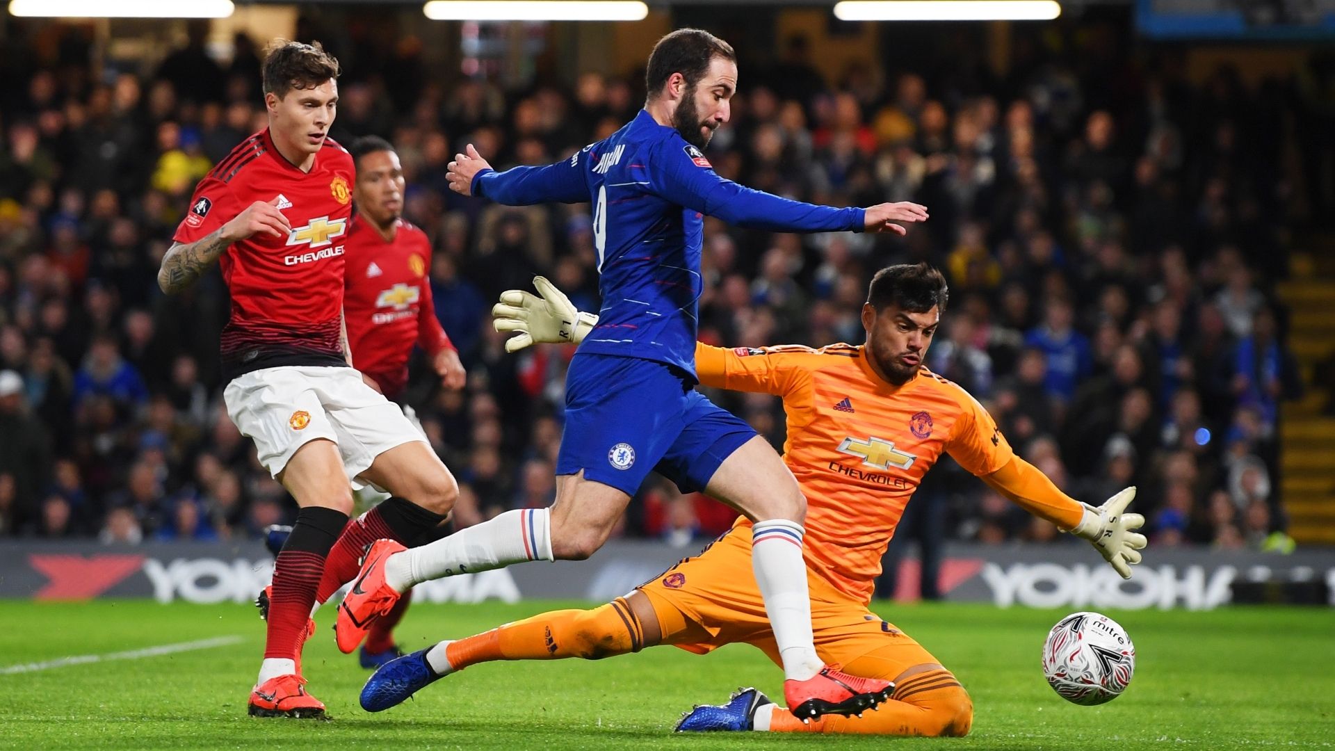 Gonzalo Higuain, Victor Lindelof, Sergio Romero, Chelsea vs Man Utd