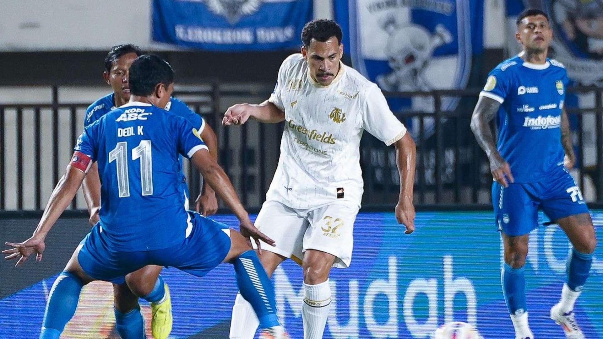 Persib Bandung vs Arema FC 25082024