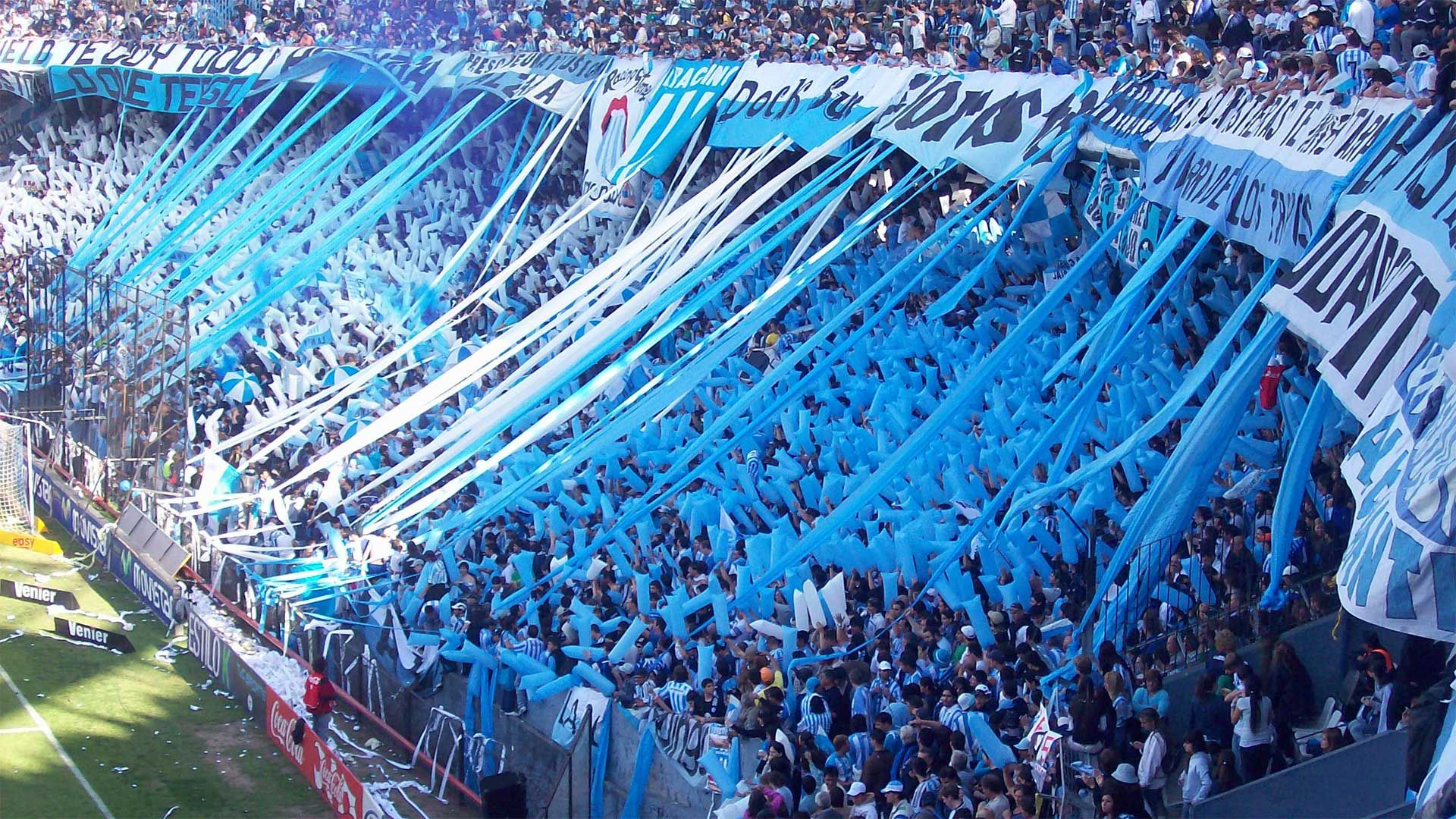 Racing hinchada fans