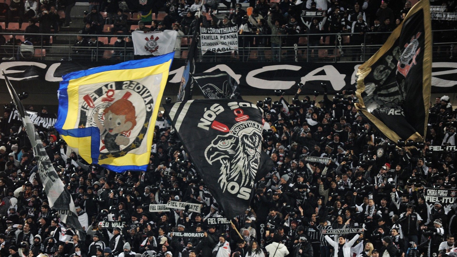 Torcida Corinthians bandeiras