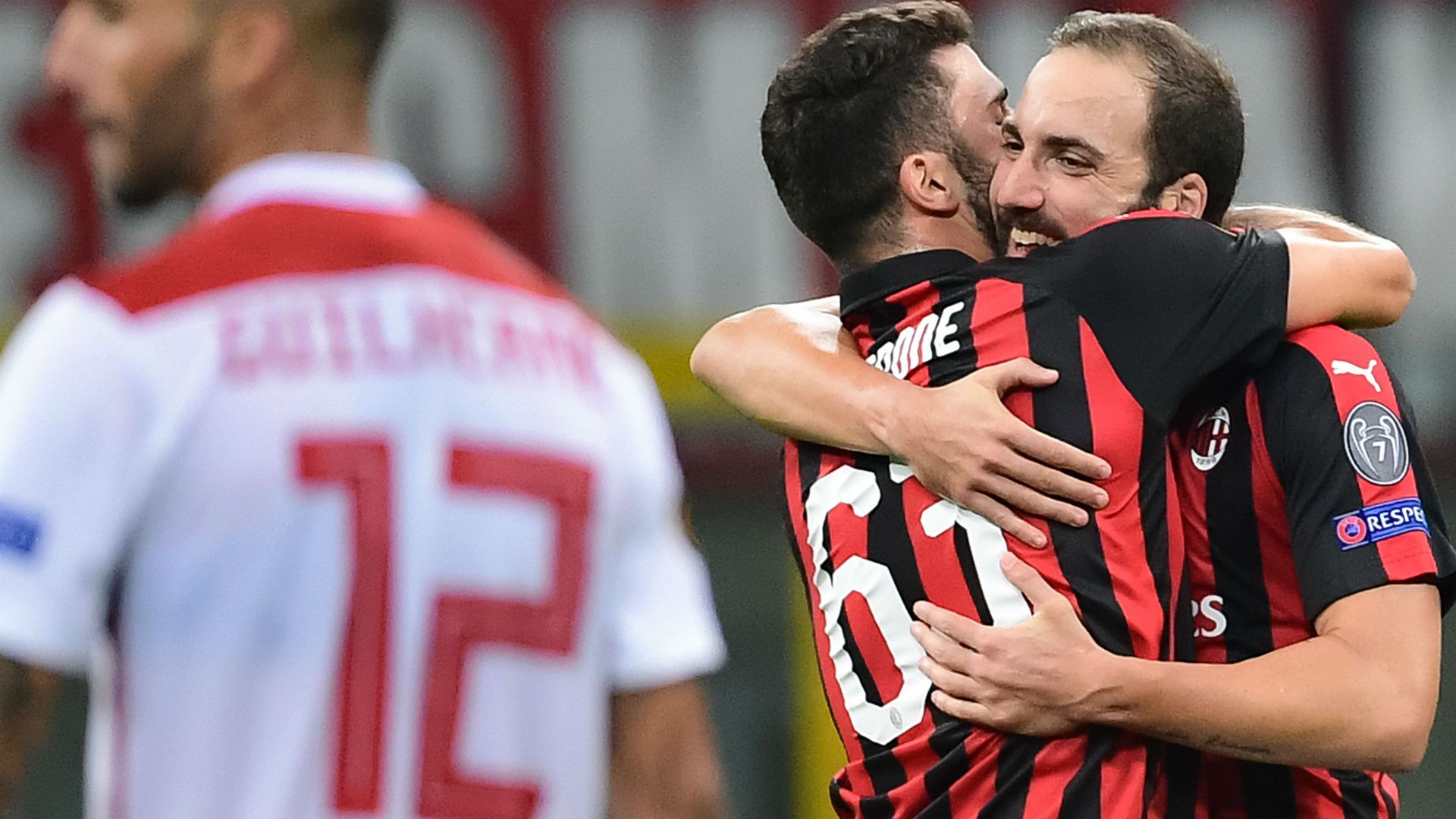 Cutrone Higuain Milan Olympiacos Europa League