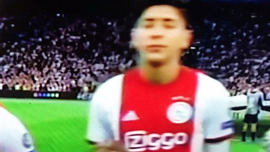 Edson Álvarez himno Champions 280819