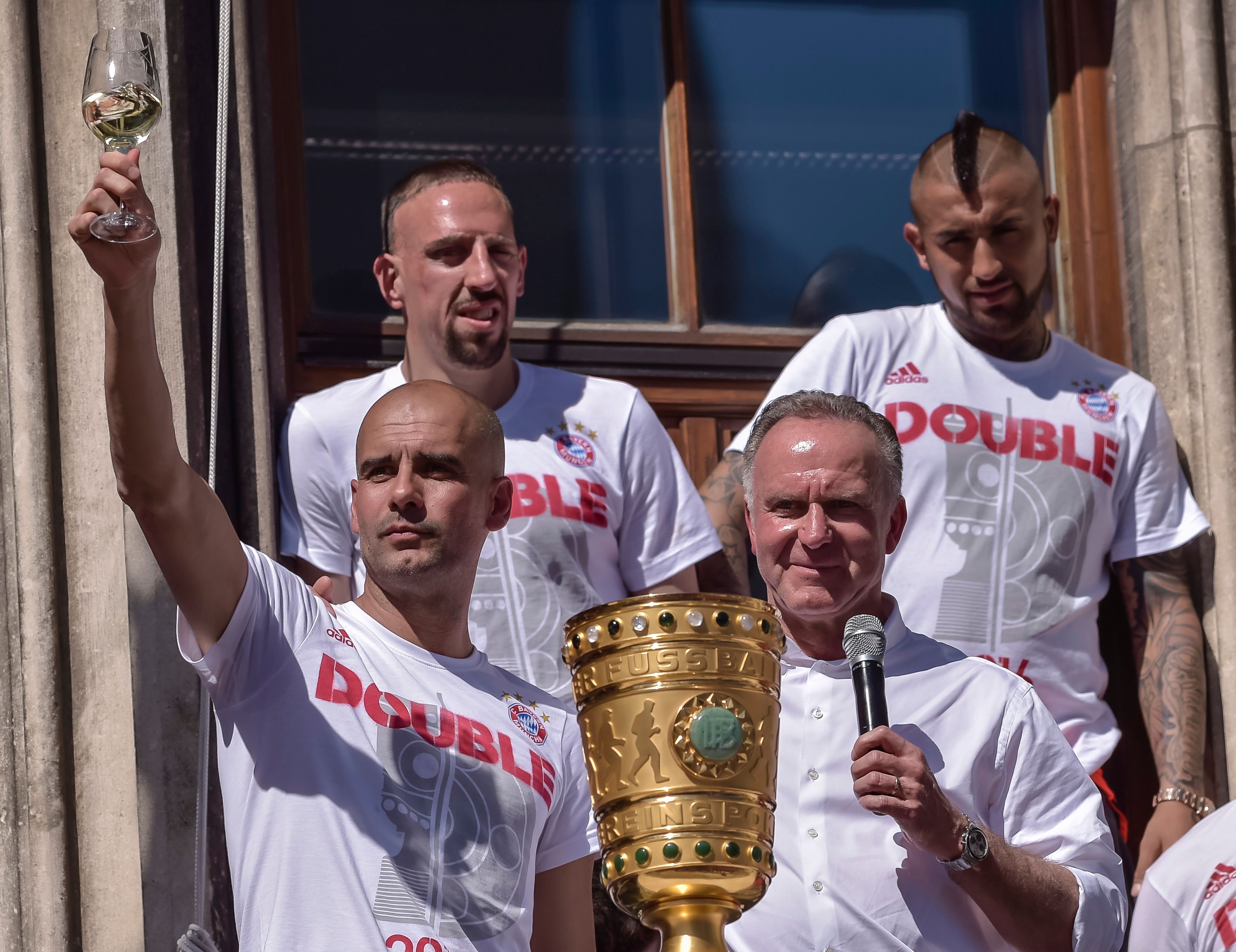 La celebración de Vidal y la emoción de Guardiola