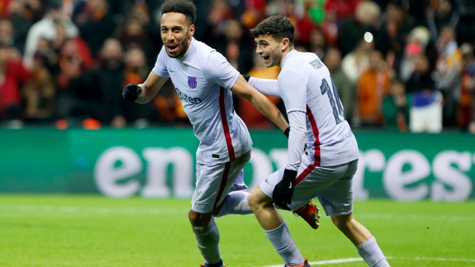 Aubameyang y Pedri, Galatasaray vs. Barcelona UEFA Europa League