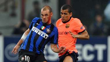 Wesley Sneijder Dani Alves Inter Barcelona 2010