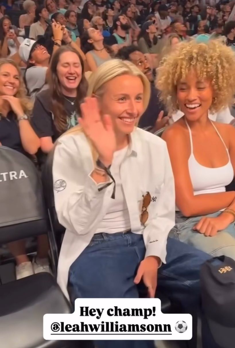 Leah Williamson Elle Smith WNBA New York 2025