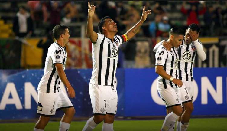 Colo Colo - Esteban Paredes