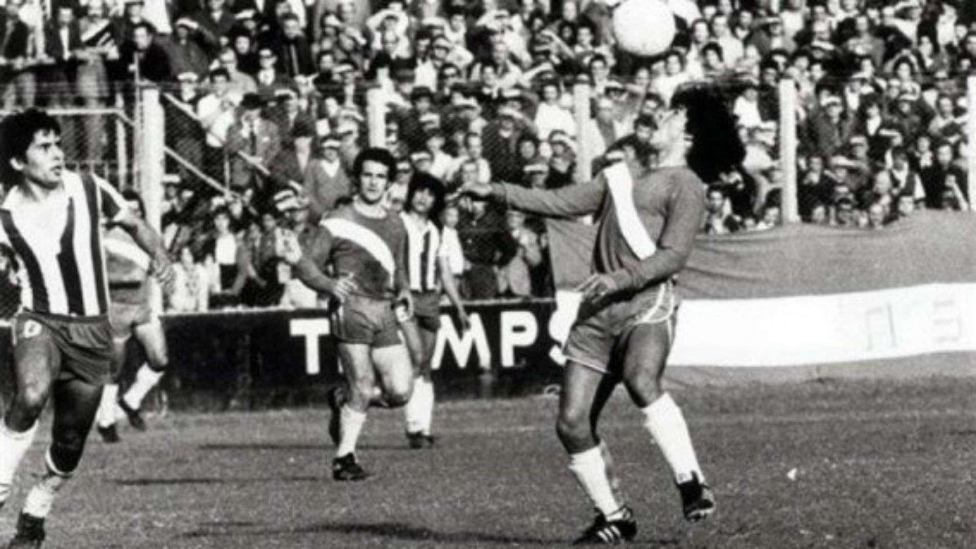 Diego Maradona - Argentinos Juniors - Talleres Nacional 1976 20101976