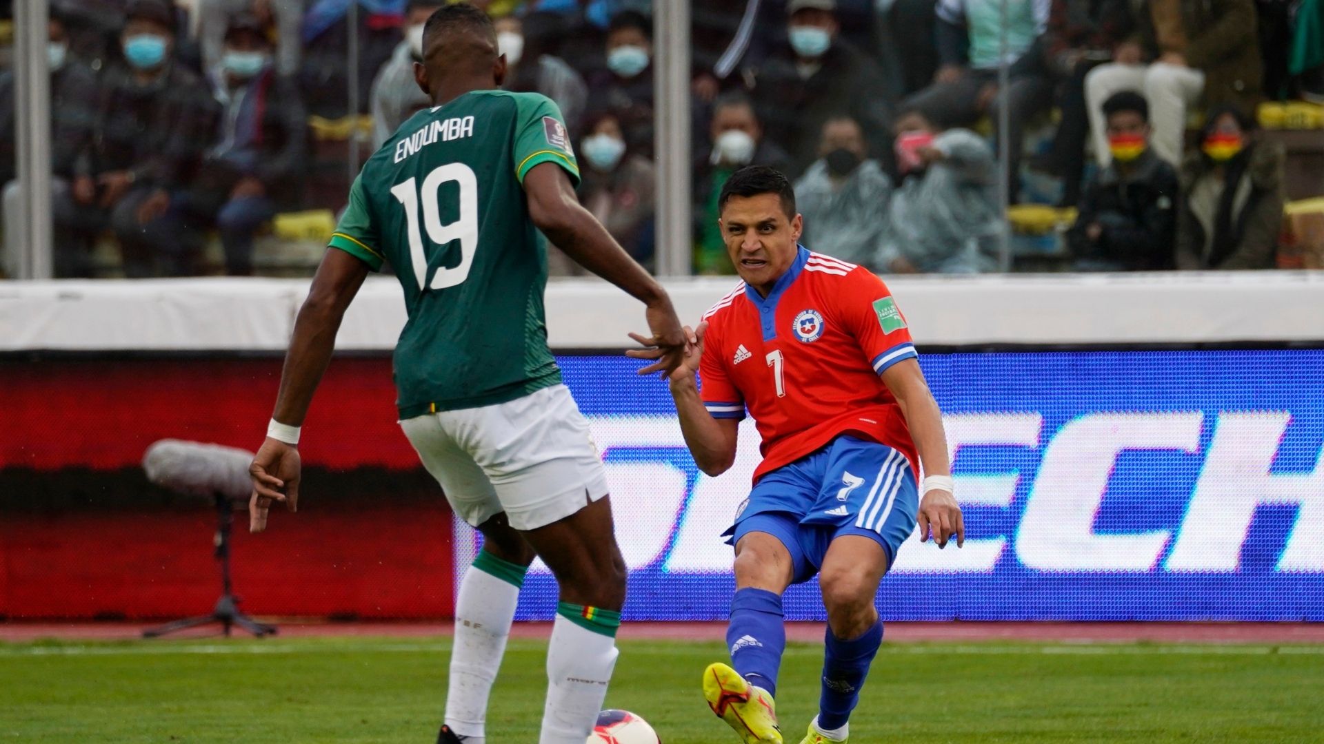 010222 Bolivia Chile Alexis Sánchez Marc Enoumba