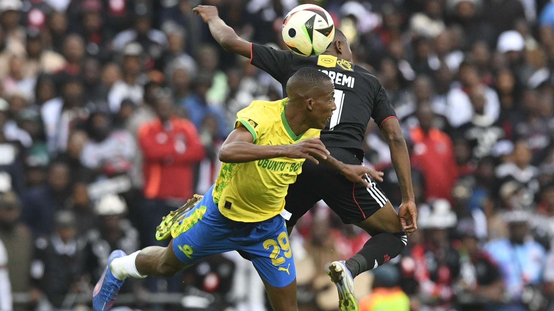 Tshepang Moremi and Divine Lunga, Orlando Pirates vs Mamelodi Sundowns