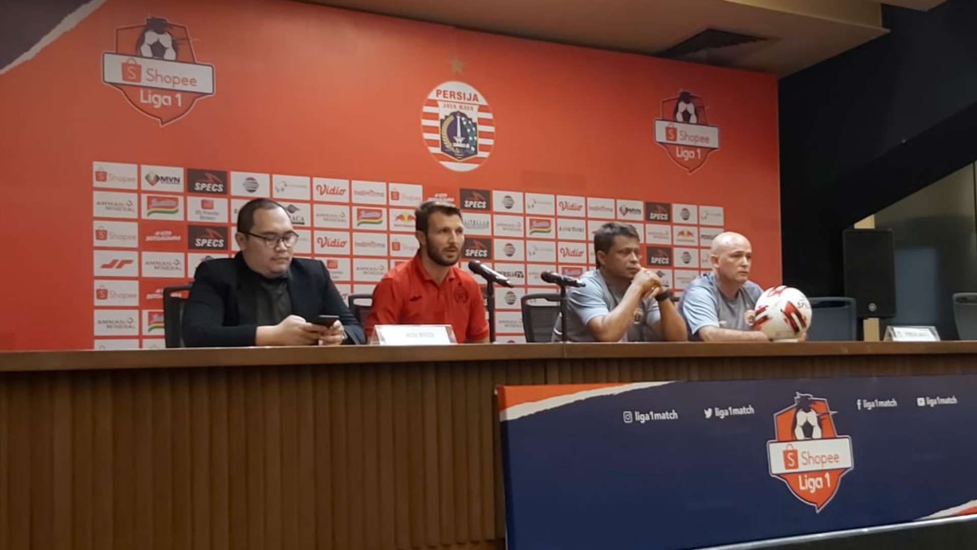 Marco Motta - Sergio Farias - Persija