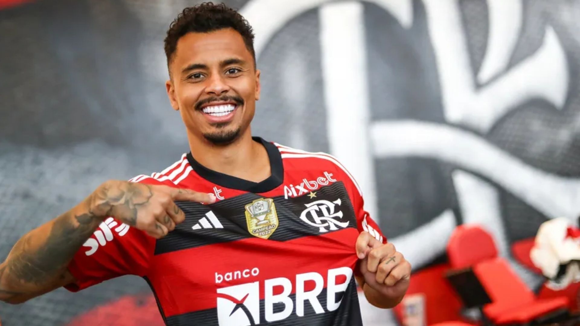 Allan com a camisa do Flamengo