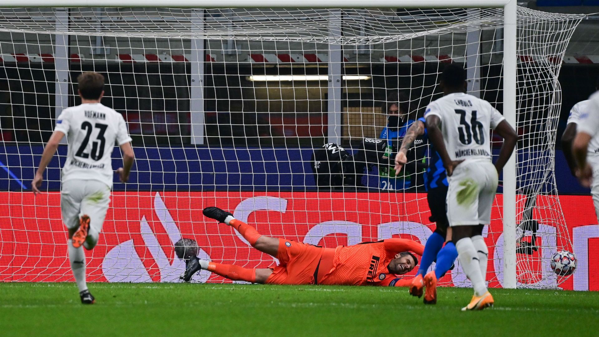 Samir Handanovic Inter Borussia Monchengladbach