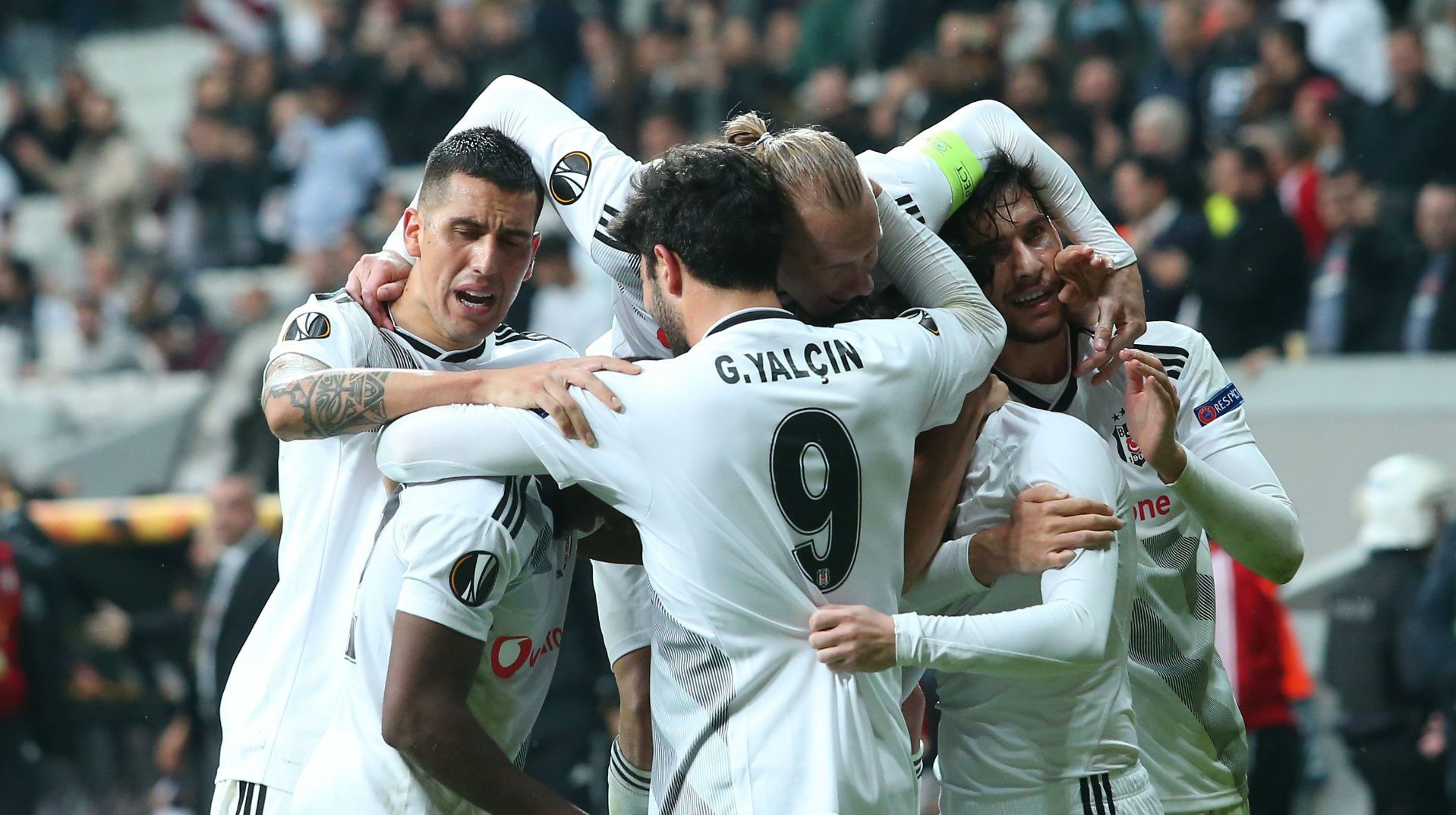 281119 Besiktas Slovan Bratislava Enzo Roco Domagoj Vida Guven Yalcin